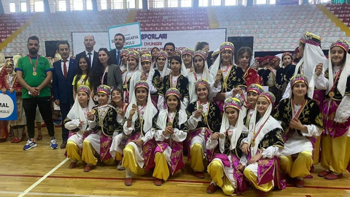 Seyhan Sakarya Ortaokulu'nun Şampiyonları